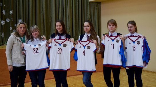 Каширские школьники получили подарок от чемпионки России по футболу