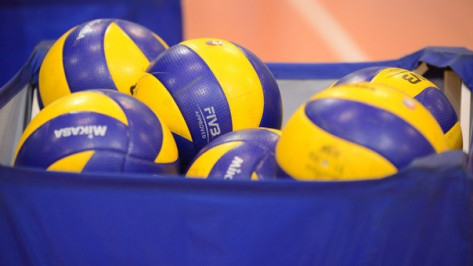 Екатеринбургские волейболисты дважды обыграли воронежский «Кристалл»