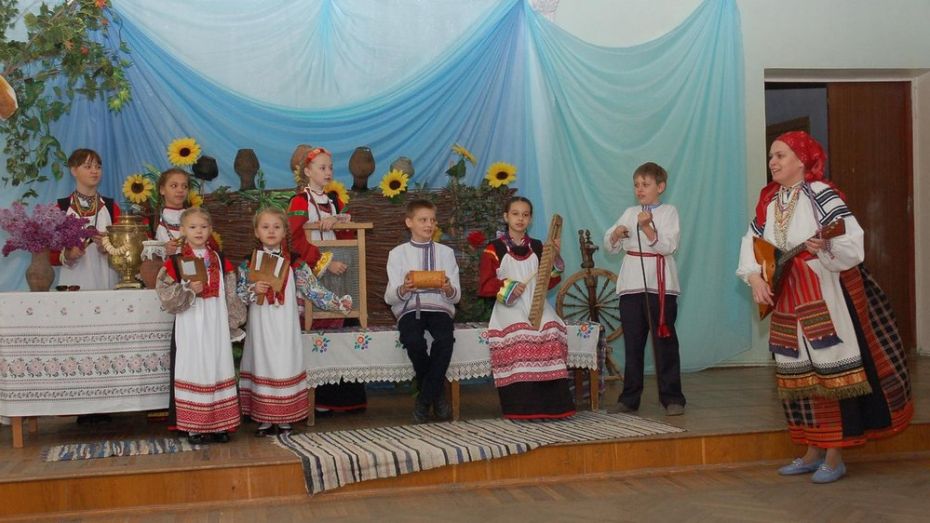 Семилукский фольклорный ансамбль пригласил  к участию юных артистов