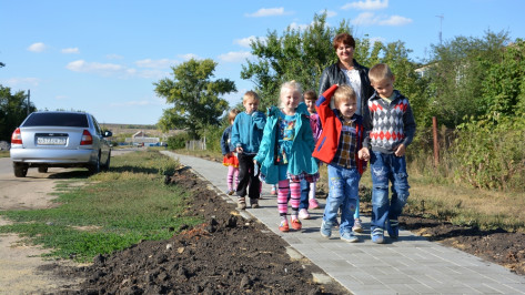 В кантемировском селе Писаревка построили 1,5 км тротуаров