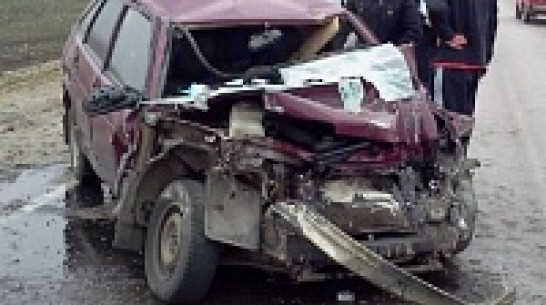 В Верхнехавском районе автомобиль «Жигули» врезался в грузовик