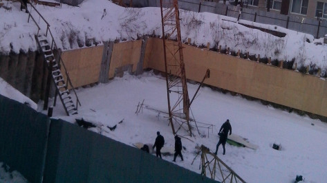 В Воронеже пострадавших при падении крана рабочих отправили в больницу