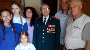 Воронежские ветераны поздравили с юбилеем 90-летнего полковника в отставке