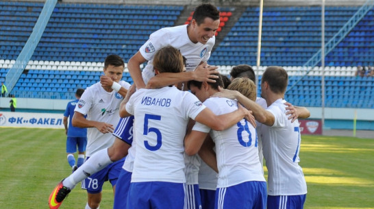 Задержки зарплат, обиды и регби. Почему воронежский «Факел» провалил сезон