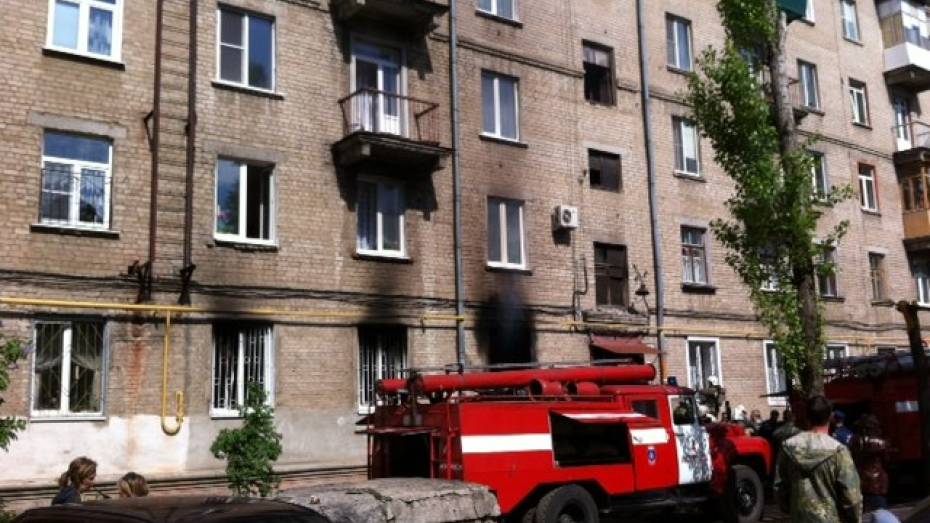 Пожарные спасли 18 жильцов воронежской пятиэтажки