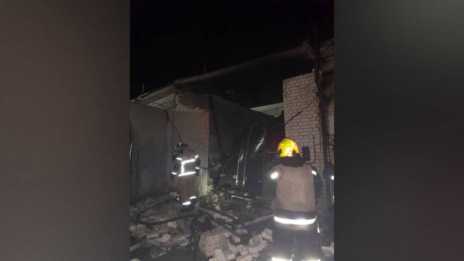 Воронежцам показали фотографии с места взрыва газового баллона в гараже