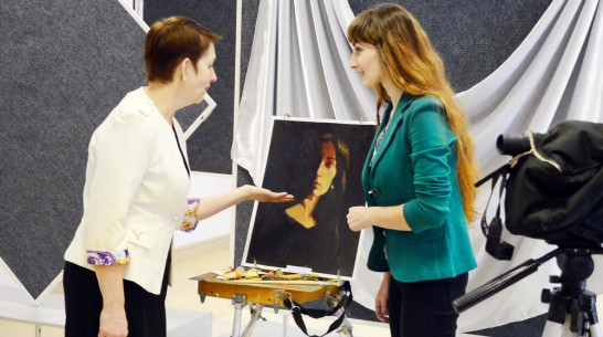 В Семилуках открылась первая персональная выставка воронежской художницы