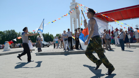 Первые лица региона поздравили жителей Воронежской области с Днем ВМФ
