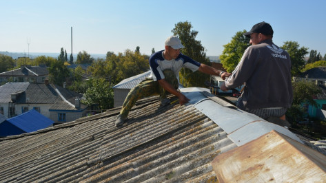 В Нижнедевицком районе отремонтируют крыши 4 многоквартирных домов