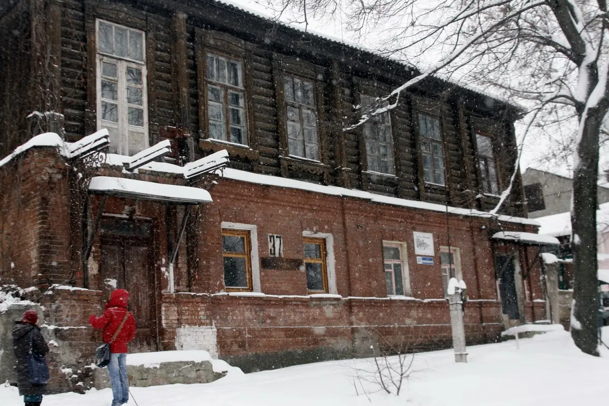 «Не памятник, а барахло». Эксперты оставили Дом Медведевой в Воронеже без  охраны