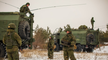 Военные связисты боролись с условными диверсантами в Воронежской области