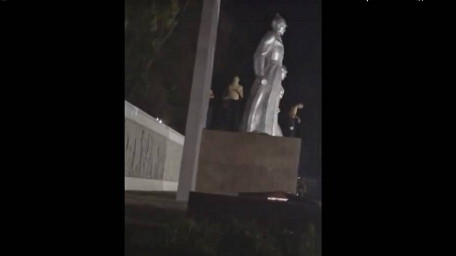 В Борисоглебске подростки осквернили мемориал «Борцам за власть Советов»