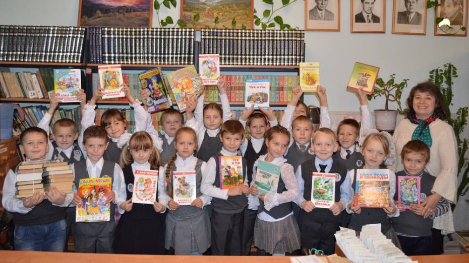 Рамонские школьники собрали более 300 книг для своих сверстников из Крыма