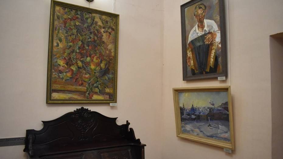 Выставка памяти художника Алексея Емельянова открылась в Острогожске