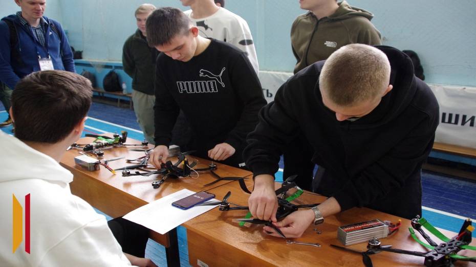 Воронежских школьников будут учить собирать беспилотники на уроках по основам защиты Родины