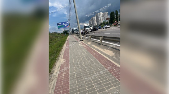 Жуткое смертельное ДТП на улице Антонова-Овсеенко в Воронеже попало на видео