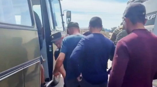 Рейд на мигрантов в Воронеже сняли на видео: обнаружено 14 нелегалов