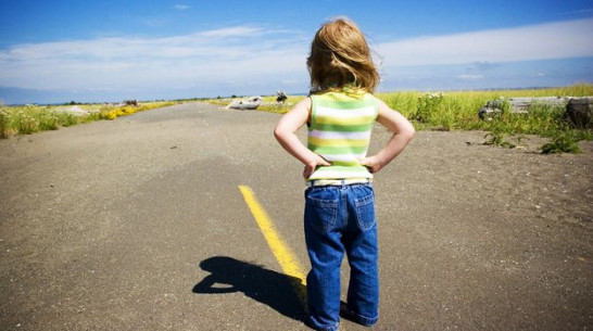 В Острогожском районе мотоциклист сбил 4-летнюю девочку