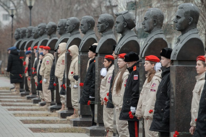 День Героев возложение