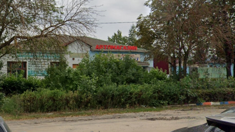 Продавец госпитализирован после пожара в автомагазине под Воронежем