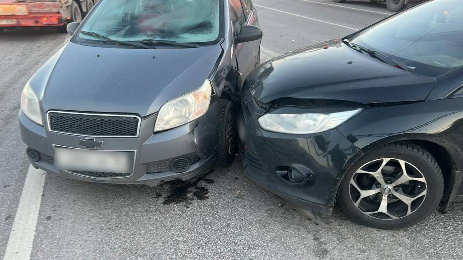 Причиной огромной пробки в Воронеже на улице Антонова-Овсеенко стала массовая авария