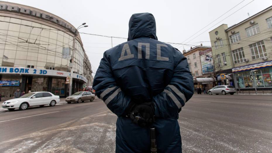 В праздники 400 полицейских проследят за безопасностью на дорогах Воронежа
