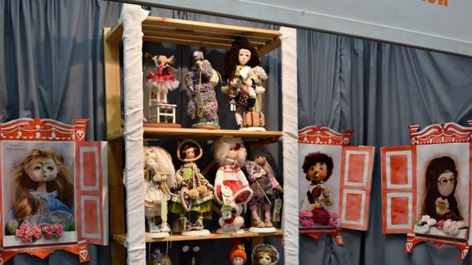 Воронежская рукодельница поучаствовала в международной выставке кукол 