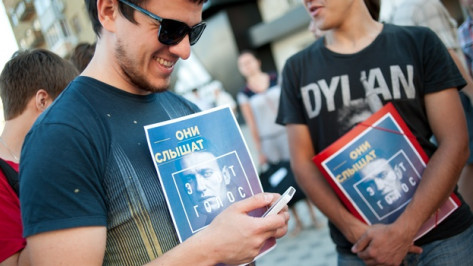 Акция в поддержку Навального собрала в Воронеже около 100 участников 