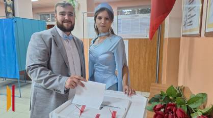 В Россоши молодожены после ЗАГСа приехали на избирательные участки