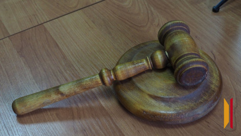 В Воронеже полицейские заставили брата и сестру отдать им 45 тыс рублей, угрожая обвинить их в сбыте наркотиков