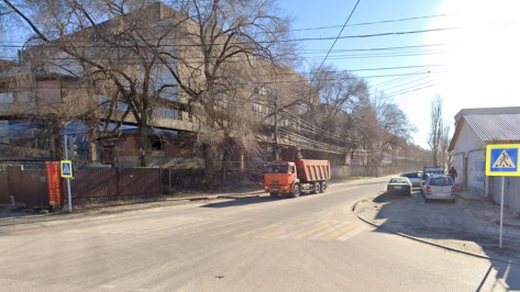 В Воронеже на 5 дней перекрыли улицу в Коминтерновском районе и изменили автобусный маршрут