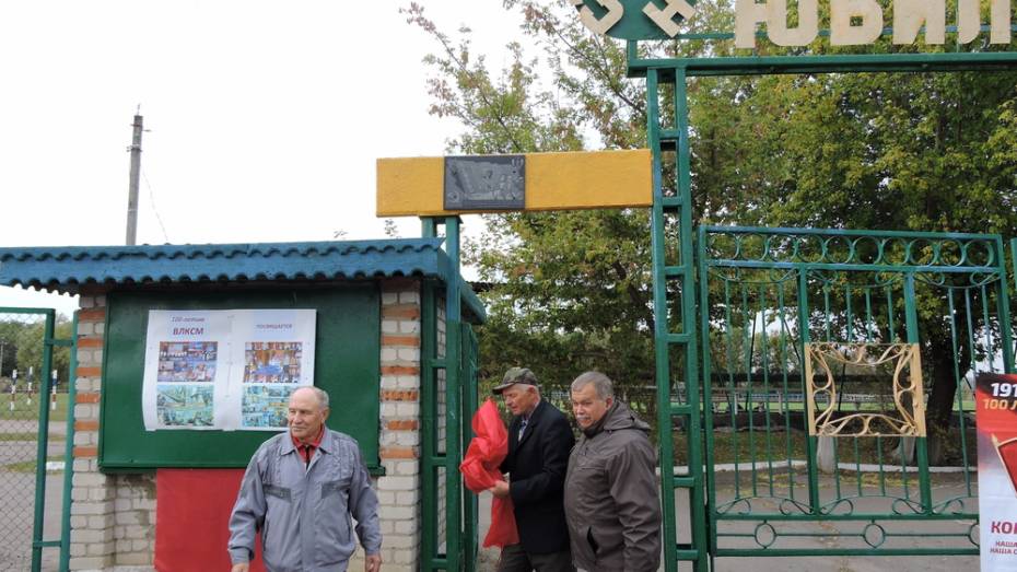 В Кантемировке открыли памятную доску комсомольской стройке