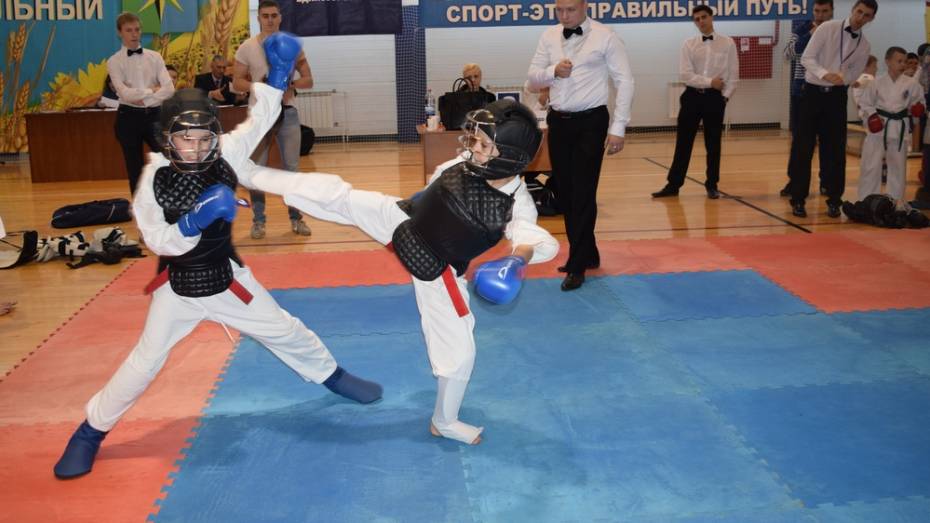 Верхнехавские каратисты получили 3 «золота» на областных соревнованиях