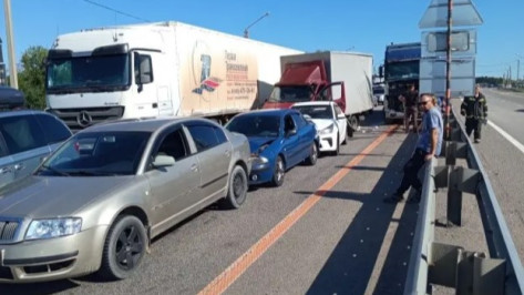 Под Воронежем столкнулись 5 машин: пострадали 2 человека