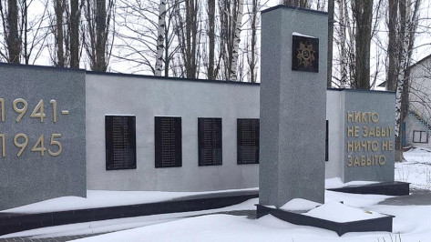 В верхнехавском селе Семеновка отремонтировали военный мемориал