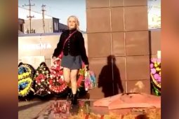 Танцы у Вечного огня в Воронежской области сняли на видео