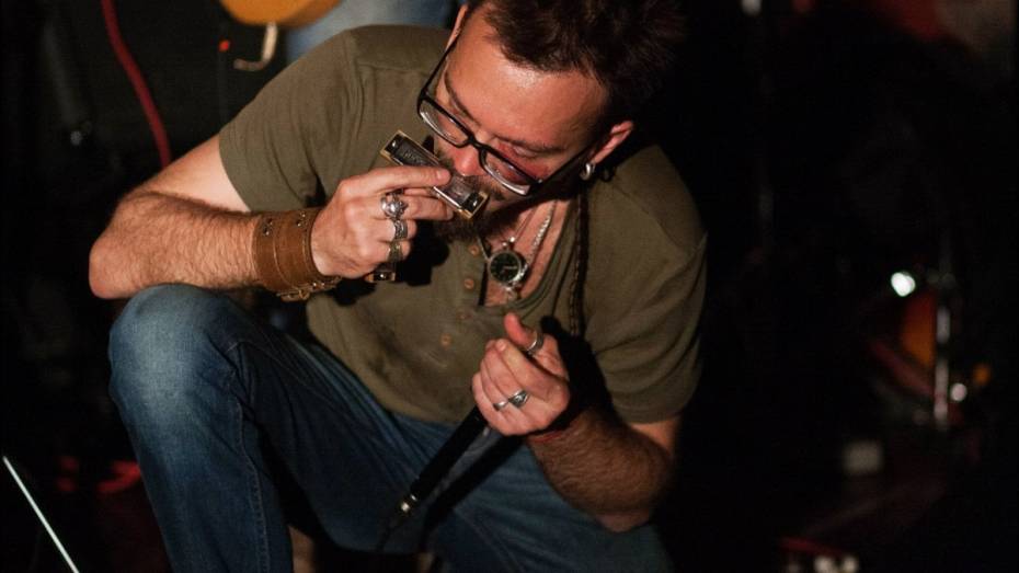Музыкант из Москвы бесплатно научит воронежцев игре на губной гармошке