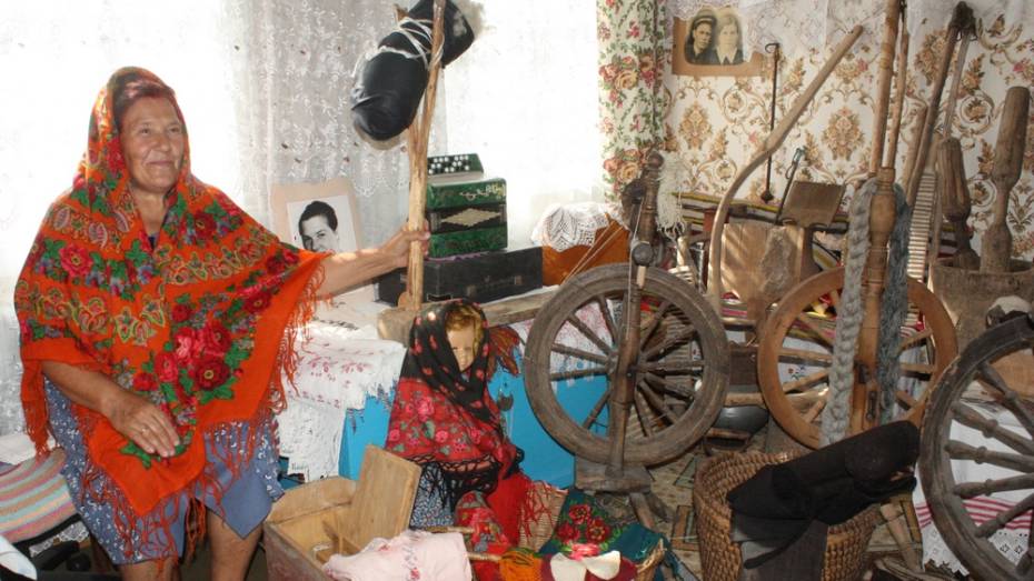 Жительница хохольского села создала в своем доме уголок старины