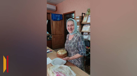 Репьевские волонтеры пекут блины для бойцов СВО