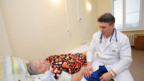 Главврач воронежского онкоцентра с сыном спасли жизнь 2 полицейским с ножевыми ранениями