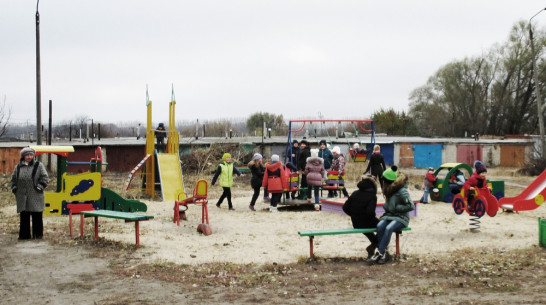 В семилукском поселке Латная открыли детскую площадку