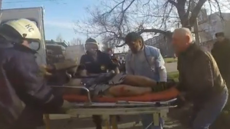 Спасение женщины из 5-метрового колодца в Воронеже попало на видео