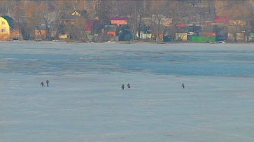Спасатели предостерегли воронежских рыбаков от выхода на лед водохранилища