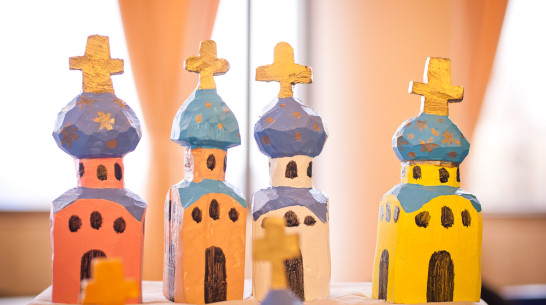 Мастера народных промыслов научили воронежцев расписывать пасхальные яйца