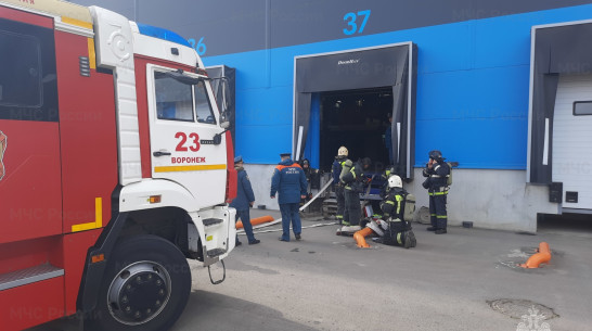 Под Воронежем из распределительного центра эвакуировали 8 человек