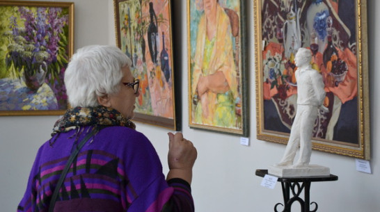 «Весенний вернисаж» собрал работы 95 воронежских художниц