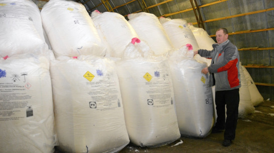 Острогожские аграрии завершили завоз минеральных удобрений 