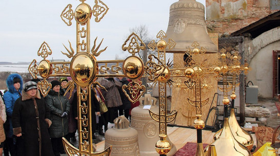 Митрополит Сергий освятил кресты и колокола для храма в семилукском селе