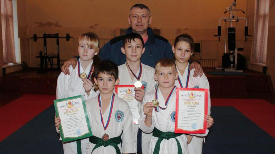 Верхнехавские каратисты завоевали 6 медалей на межрегиональном турнире 
