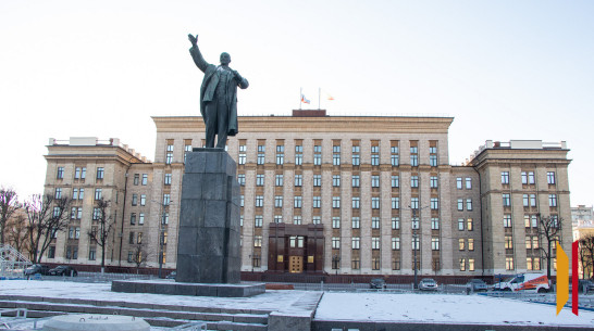 Пожарные машины съехались к зданию правительства Воронежской области